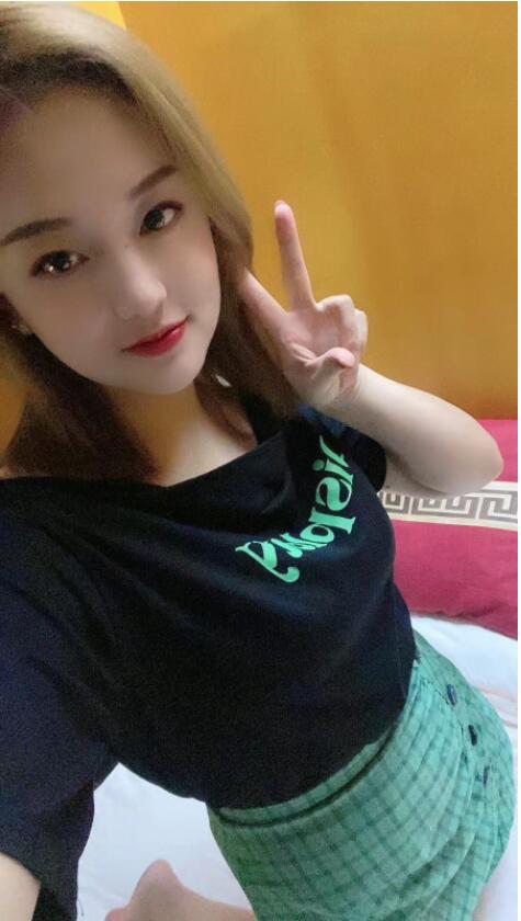 龙华大奶小波霸